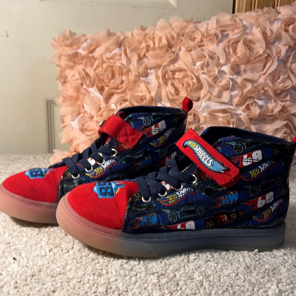 HOT WHEELS HIGH TOP